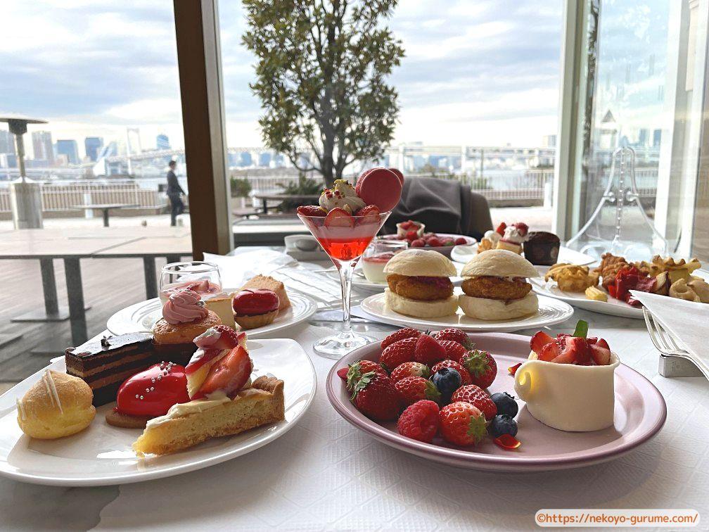 ヒルトン東京お台場の2022年いちごビュッフェ「Snow Festival in Odaiba~ストロベリーデザートビュッフェ~」